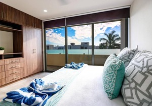 Joint 4BR Penthouse Rooftop pool Wifi/AC Sleep 14!