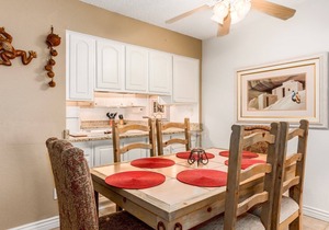 LAKEFRONT! RAVE REVIEWS! waterfalls,creek,walking trails, wildlife