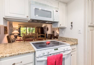 LAKEFRONT! RAVE REVIEWS! waterfalls,creek,walking trails, wildlife