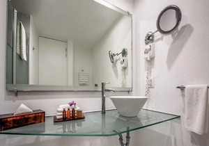 Magnificent Junior Suite with a short Walk to Beach in Mazatlan