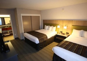 Perfect for Business Travel! Queen Unit, Business Center, Meeting Space!