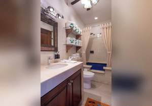 Rooftop 1-BR Penthouse w/Ocean Views and Private Hot Tub at Luxury Resort