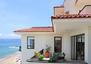 ❤️TWO STORY PENTHOUSE / BEACHFRONT / AMAZING SUNSETS / SUN-FILLED POOL /DOWNTOWN