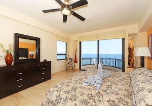 ❤️TWO STORY PENTHOUSE / BEACHFRONT / AMAZING SUNSETS / SUN-FILLED POOL /DOWNTOWN