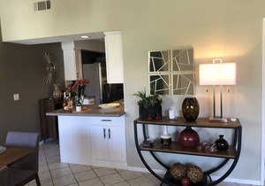 WOW RENN! BEAUTIFUL 1 BED/1 BATH CONDO WITH MOUNTAIN VIEWS AND WALKABLE TO TOWN!