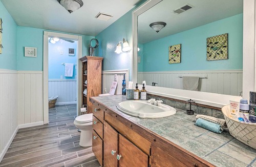 Tolleson House | 1-Acre Farmhouse - 2 Miles to Phoenix Raceway