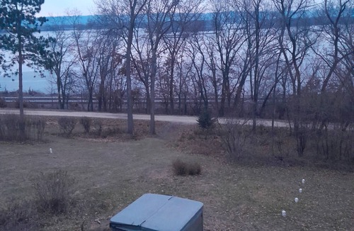 Onalaska Apartment | 1 Bedroom lake facing apartment less than 8 miles From Downtown La Crosse.