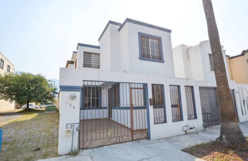 Monterrey House | 1 King, 3 Twin bed, Pool & 2 parking | 3BR2br 7ppl