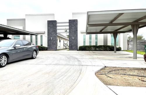 Pharr Apartment | 1 King and 2 queen, fully furnished apt in Pharr/McAllen area.