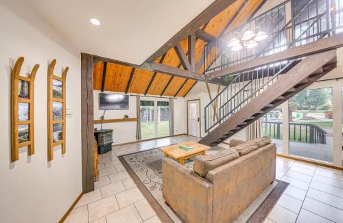 Libby House | 1 Mi to Dtwn Libby: Peaceful Home w/Creek Access!