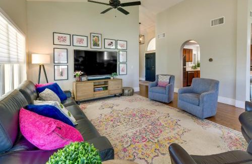 Val Vista Lakes House | 1 Mi to Water Ranch! Family Retreat w/Resort Pool