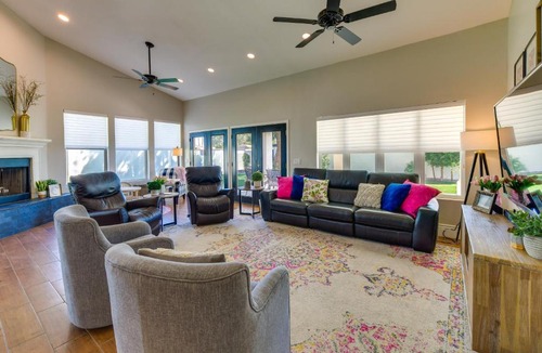 Val Vista Lakes House | 1 Mi to Water Ranch! Family Retreat w/Resort Pool