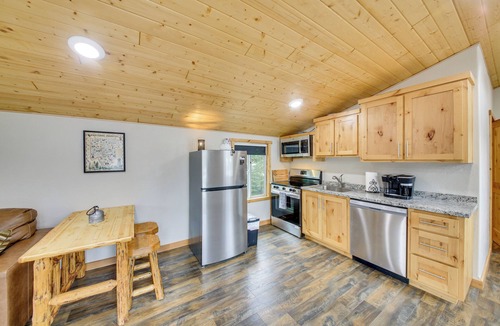 Troy House | 1 Mi to Waterfront Trails, Troy Home w/Hot Tub!