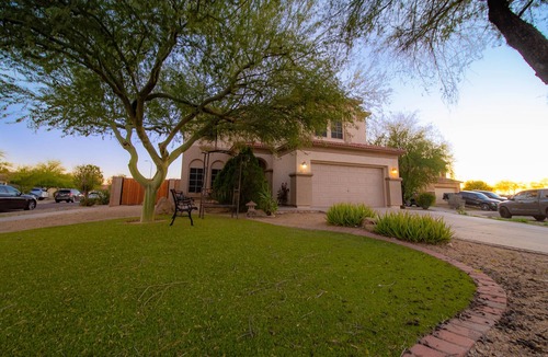 Maryvale House | 1 mile from Cardinals (State Farm) Stadium & Desert Diamond Arena