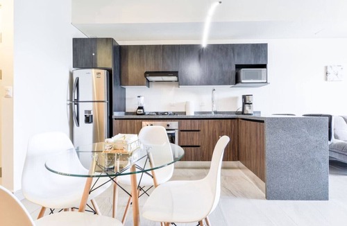 Monterrey Apartment | 1 Queen, 2 Sofa Beds, WiFi, Gym, Pool – Sleeps 5