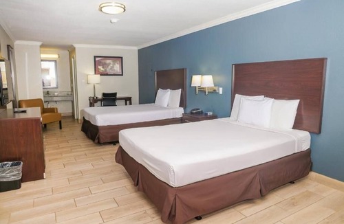 McAllen Hotel | 1 Unit | Fun Family Pool Escape 2 Queen Beds & Pet Friendly