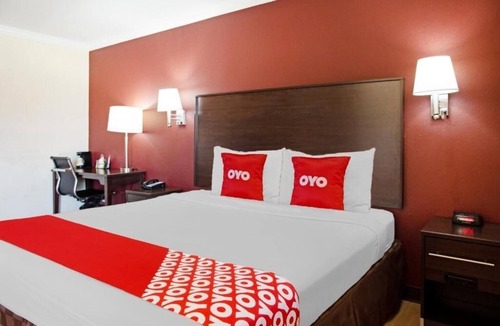 McAllen Hotel | 1 Unit | Spacious Pool Retreat Pet Friendly & Convenient Parking