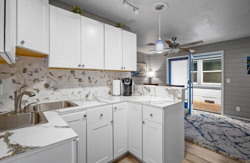 Roosevelt Condo | 10 Chelsea Place On The Park, In Heart Of Downtown