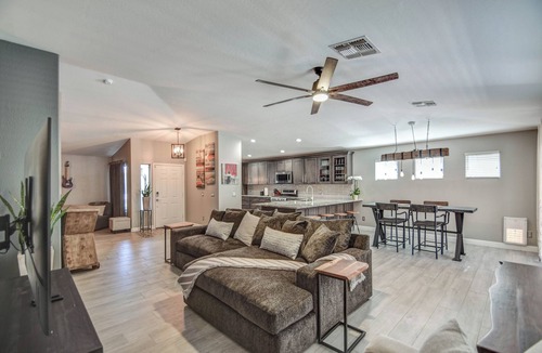 Gilbert House | 10 min walk to San Tan Village Mall in the Heart of Gilbert, AZ