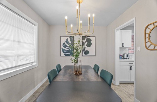 Glendale House | 10% OFF Weekly - Modern Chic Retreat