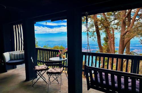 Crestline House | 100 Mile View-Fire Pit, Romantic, Peaceful, Private