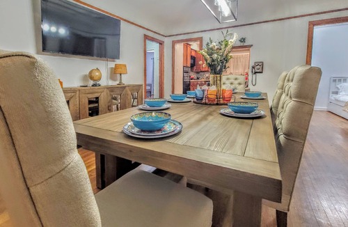 Walnut Valley House | #104 So-Cal Haven Spacious 4-bedroom with Pool & BBQ: mins to Universal/Beaches