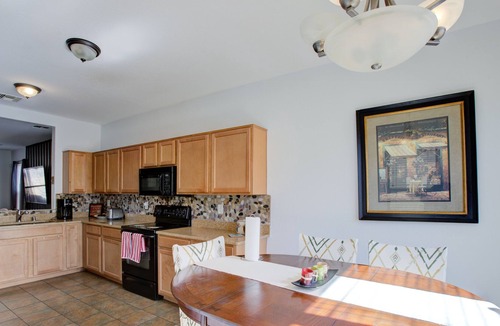 Rogers Ranch House | 15 min to State Farm Stadium! Gorgeous, pet friendly, 4-bed house
