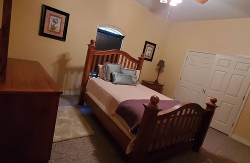 La Joya House | 15 minutes to downtow convention center walking distance to walmart
