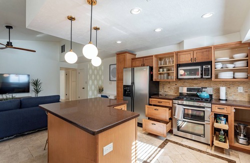 Paradise Valley Village House | 15 Minutes to Scottsdale Serene 3bdrm w/Pool & Hot Tub in vibrant Phoenix