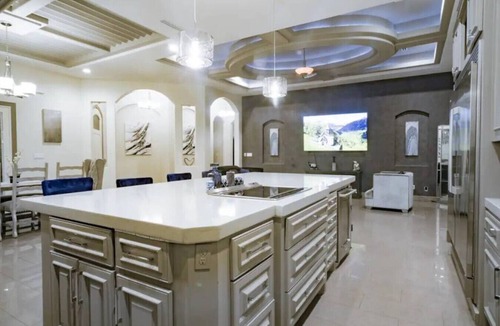 Palmhurst House | 177) Pool, Basketball court, pool table!