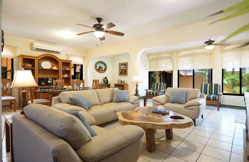 Puerto Morelos Villa | 1800sf Beautiful home w/King Beds, Pool & Bikes. 3min walk to Beach/Restaurants
