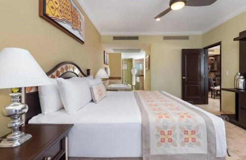 Flamingos Resort | 1BD Suite at Villa del Palmar Flamingos Available for Christmas and New Years!