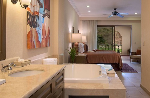 Loreto Resort | 1BR Elite/Penthouse Suite in Loreto-Views & Private Patio 2-4BR also available