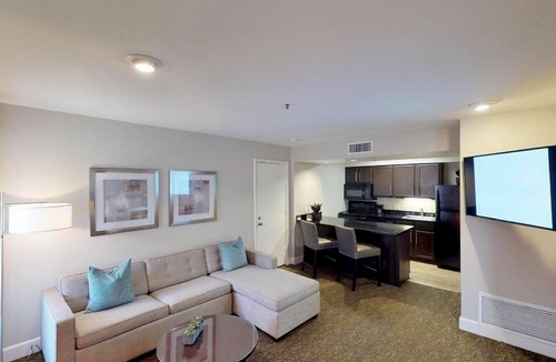 Brea Hotel | 1BR Suite w/Full Kitchen, Pool: 1.1 Mi to Brea Sports Park & Local Dining