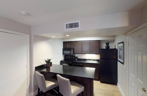 Brea Hotel | 1BR Suite w/Full Kitchen, Pool: 1.1 Mi to Brea Sports Park & Local Dining