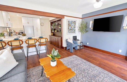 Whittier Apartment | 2 Bedroom Craftsman : KING Bed : Views : Parking : Between Disney/Universal