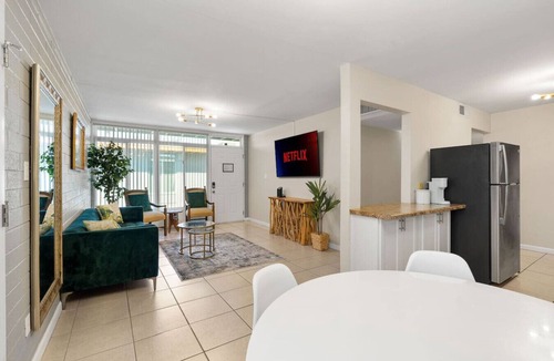 Camelback East Apartment | 2 bedroom uptown apartment