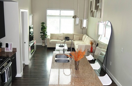 Riverside Apartment | 2 Bedrooms Lakeview Loft. Walk to Mill Ave & ASU.