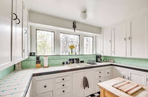 Melrose House | 2 Blocks to Melrose Ave! Home w/Furnished Patio
