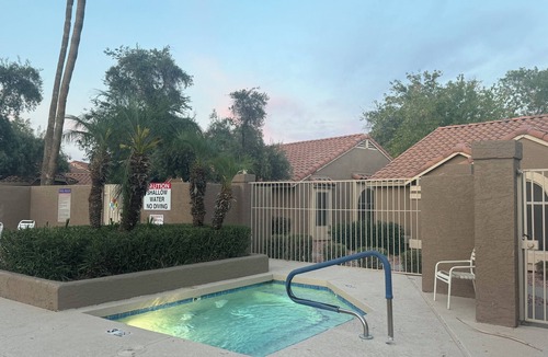 Country Meadows Condo | 2 Br 2 Ba. Sports, Golf & Shops ⚾🏈🏒 Snowbirds welcome! Mo. to Mo. lease ok.