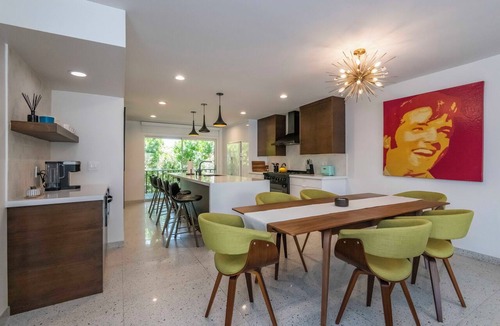 Old Las Palmas Condo | 2 BR Chic Mid Century located in the heart of Palm Springs w/stunning pool
