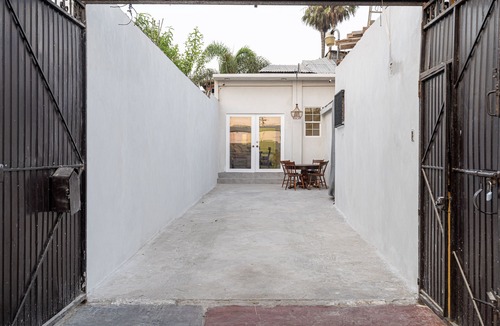 Centro Carretera House | 2 Br home, Sleeps 10, 1 min walk to Rosarito Beach