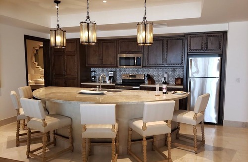 Los Cangrejos II y III Resort | 2 BR penthouse in luxury Cabo San Lucas