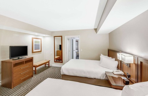 North Mountain Hotel | 2 Connecting Suites at a 4⭐️ Hotel