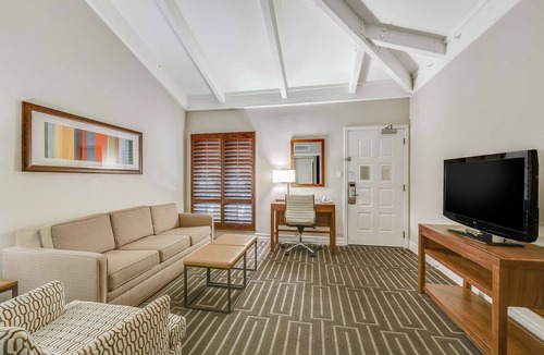North Mountain Hotel | 2 Connecting Suites at a 4⭐️ Hotel