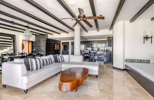 Zona Hotelera Hotel | 2 Elegant 3BR Grand Suites w/Balcony – Close to San José Gallery District