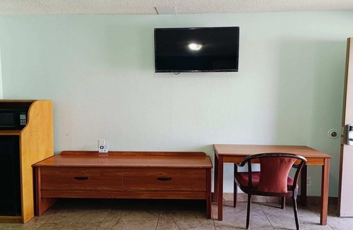 Edinburg Apartment | 2 Full Bed|Smoking|Edinburg, TX