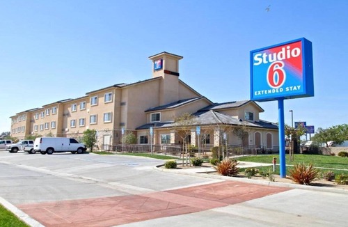 Oildale Apartment | 2 Full Beds | Non-Smoking, Kitchen
