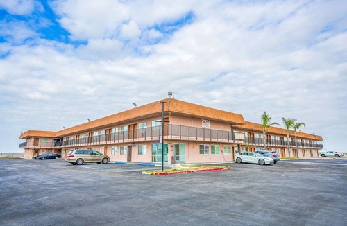 Buttonwillow Apartment | 2 Full Beds Non-Smoking