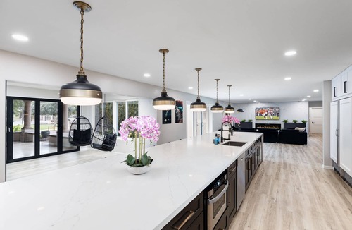 Paradise Valley Village Villa | 2 Homes in 1 l Pickleball l Speakeasy l Gym l Pool